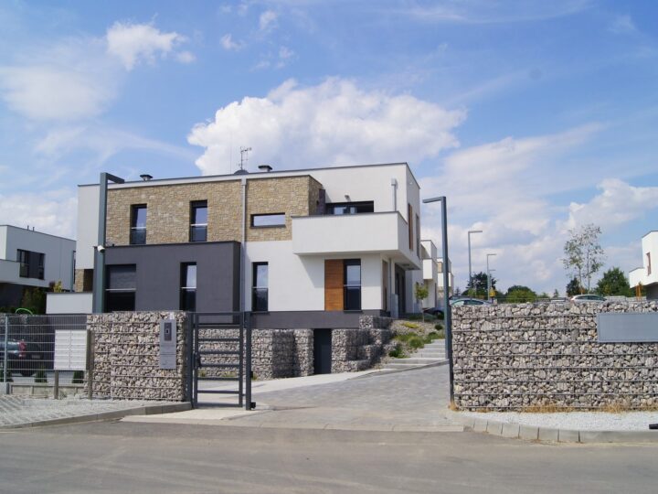 Budynek wielorodzinny — zrealizowane instalacje elektryczne