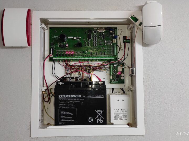 Montaż systemu alarmowego w obiekcie